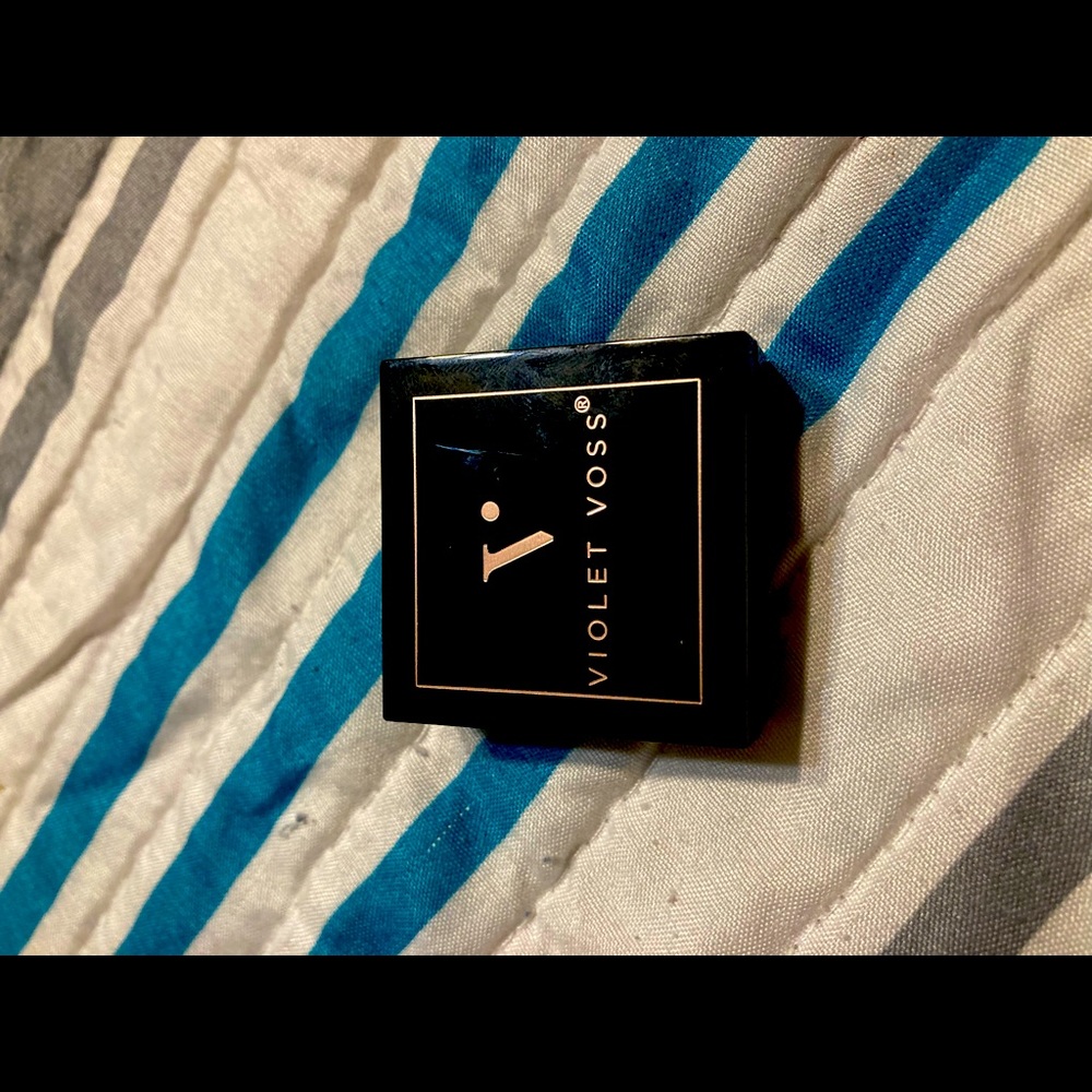 Velvet Voss shadow “Nude Spark”